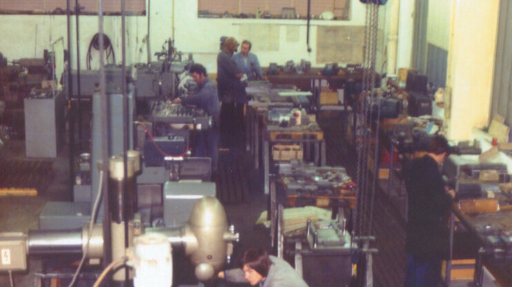 Archivaufnahme der Produktion bei dem ehemaligen WEFOBA (Werkzeug- und Formenbau); heute WEBA Werkzeugbau