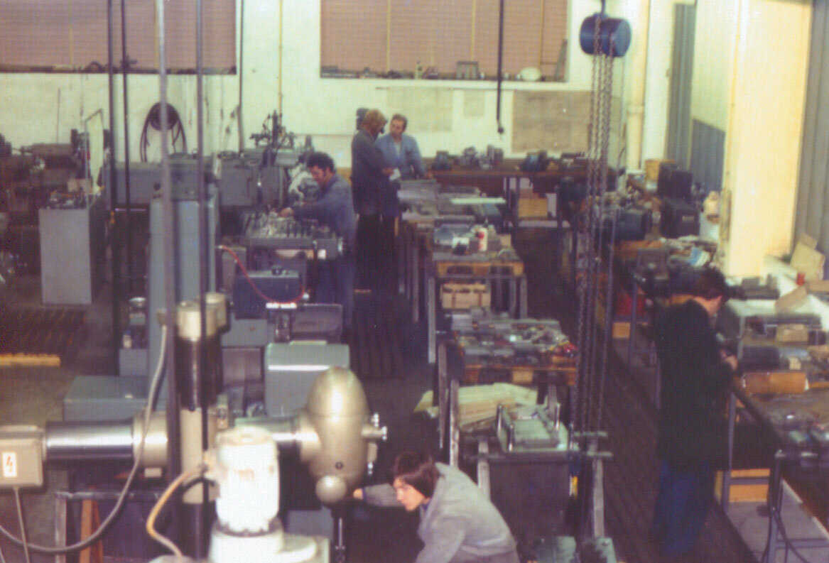 Archivaufnahme der Produktion bei dem ehemaligen WEFOBA (Werkzeug- und Formenbau); heute WEBA Werkzeugbau